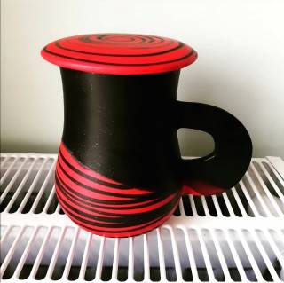 ''Hot" ceramic mug